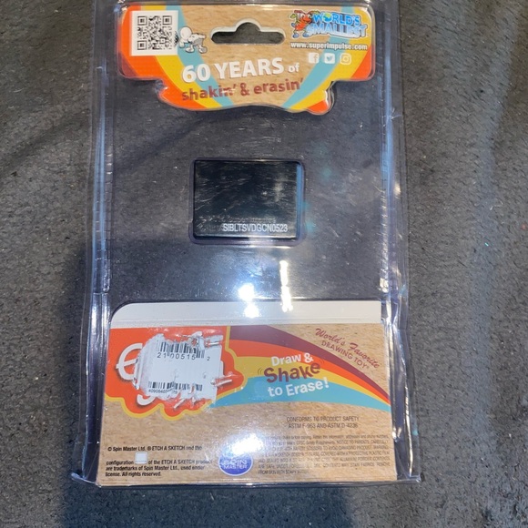 BNIB World’s Smallest ETCH A SKETCH (really works) - Picture 2 of 2